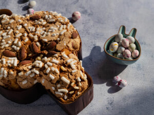 Quando si avvicina la Pasqua, a Bologna l’attesa ha un profumo preciso: quello della colomba pasquale appena sfornata.